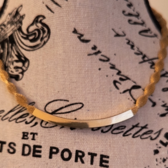 Classic Gold Tone Necklace. Great Condition - Picture 2 of 4